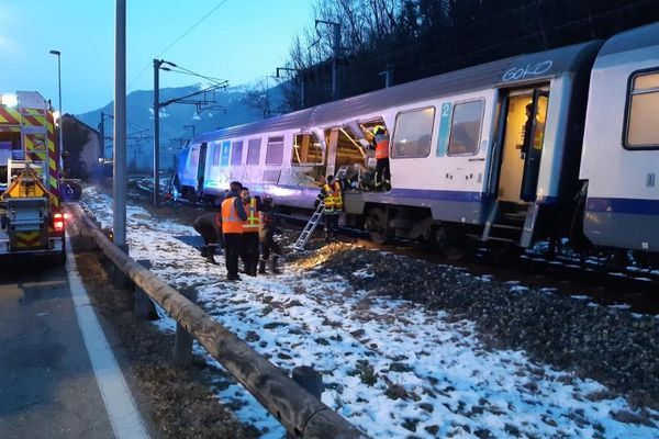 La collision s'est produite à hauteur d'un passage à niveau.