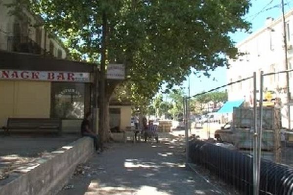 La victime se trouvait dans ce snack-bar situé près à l'entrée de Saint-Antoine