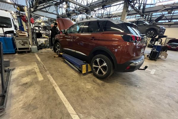 Sa voiture est au garage depuis six mois. Khaled Benia fait partie des automobilistes victime d'une casse de moteur BlueHDI sur un véhicule Stellantis.