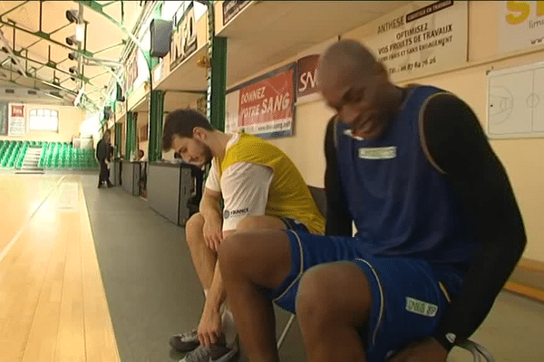 Léo Westermann et Ali Traoré lors du dernier entrainement du CSP avant le départ pour la Grèce.