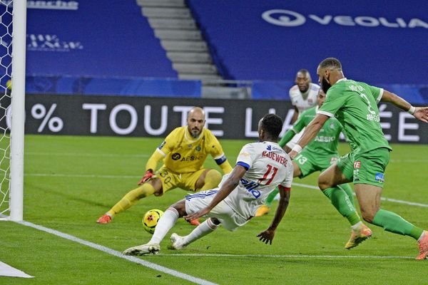 Tino Kadewere marque le deuxième but de l'Olympique Lyonnais contre l'AS Saint-Etienne le 08 novembre 2020