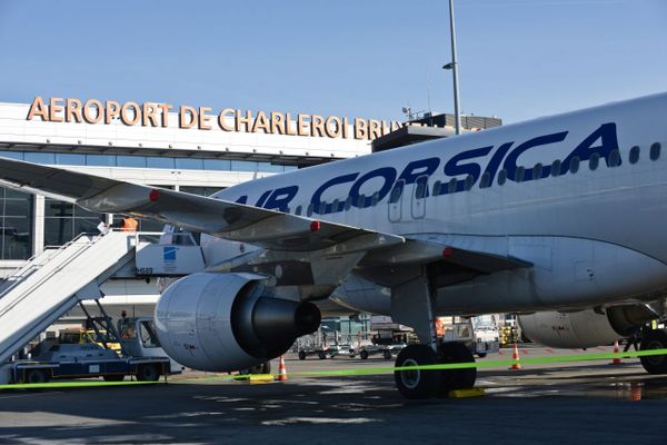 Le premier vol de la compagnie régionale corse Air Corsica à l'aéroport de Bruxelles Charleroi a eu lieu le 26 mars 2017.