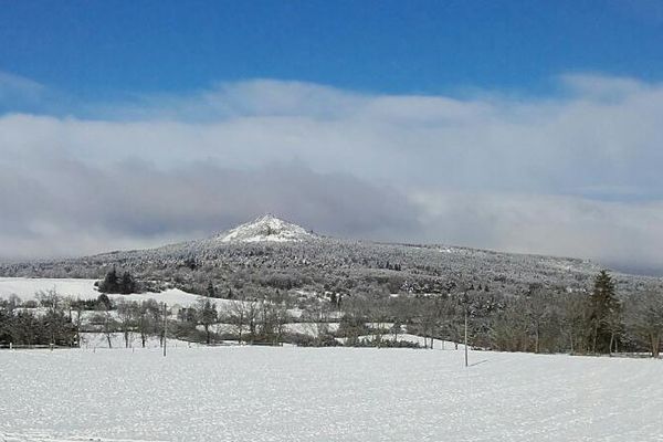 Jusqu'à 30 centimètres de neige, en Haute-Loire, le 1er mai 2017. 