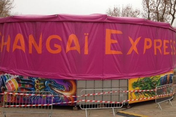 Le manège Shangaï Express à Narbonne le 22 décembre 2015