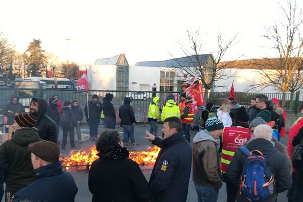 Le dépôt de bus Vitalis bloqué à Poitiers