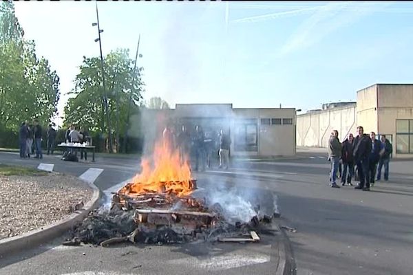 Rassemblement devant le centre de détention de Val de Reuil le 11 avril 2017