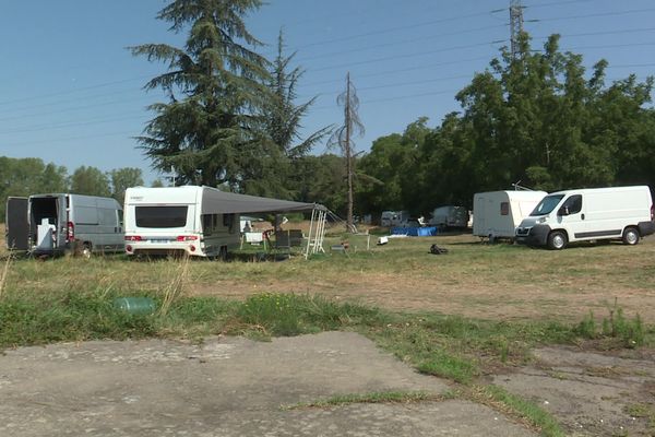 Campement illégal sur les berges de la Garonne à Fenouillet (31)