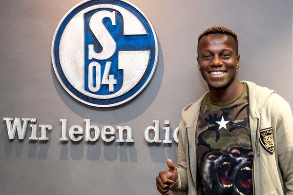 Hamza Mendy, ex-défenseur latéral du LOSC, s'était engagé pour 5 ans avec le club allemand de Schalke 04.