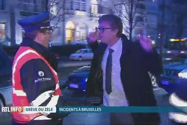 L'incident a duré plusieurs minutes et s'est fini au poste de police.