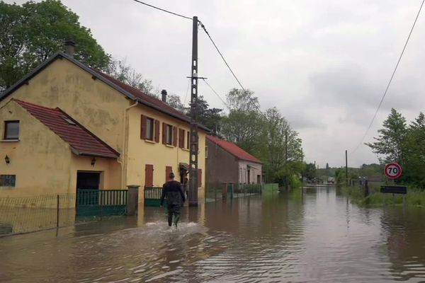 Des cours d'eau ont débordé et ont fait beaucoup de dégâts dans la commune de Sarralbe (Moselle).