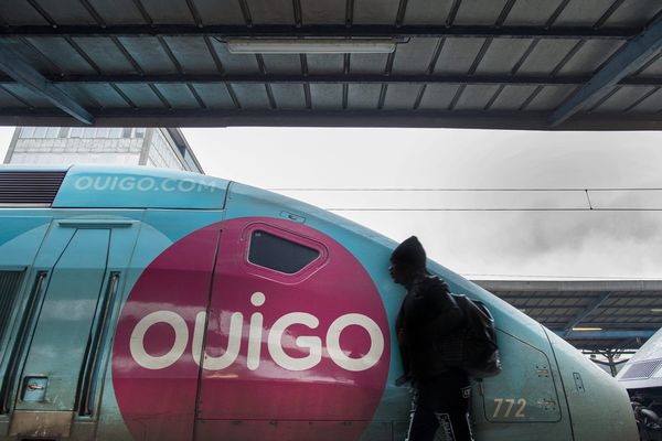 Un train Ouigo à la gare de Nantes.