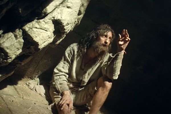 Pierre Niney enfermé dans la prison du château d'If, pendant le tournage, en octobre 2023.