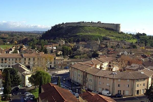 Villeneuve-lès-Avignon (Gard) - le centre ville - archives