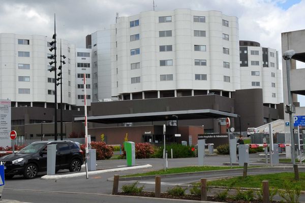 Le patient atteint par le coronavirus a peut-être contaminé son voisin de chambre et un médecin à l'hôpital de Valenciennes.