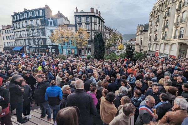 Dimanche 12 novembre, un rassemblement contre l'antisémitisme s'est tenue devant la préfecture du Puy-de-Dôme, à Clermont-Ferrand.