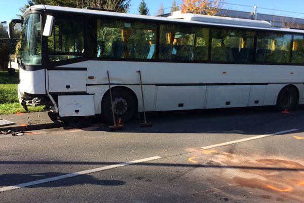 Un mort dans un accident de la route à Bourges, le conducteur ne portait pas sa ceinture.