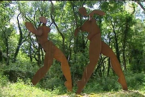 Une des sculptures d'île art à Malans 