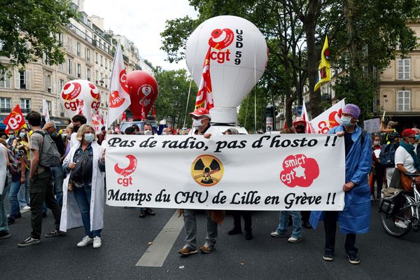 Des soignants du CHU de Lille dans le cortège de manifestants à Paris ce mardi après-midi