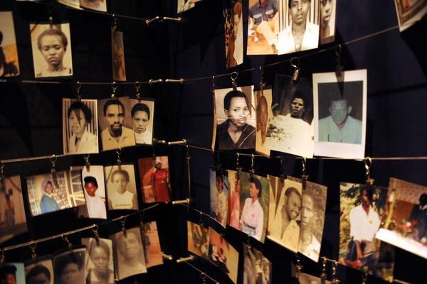 Les photos de certaines victimes, exposées au mémorial de Kigali au Rwanda.