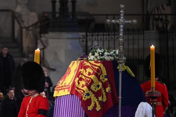 Le cercueil de la reine Elizabeth II présenté aux Britanniques pour un dernier hommage au palais de Westminster. Les funérailles d'Etat ont lieu ce lundi 19 septembre