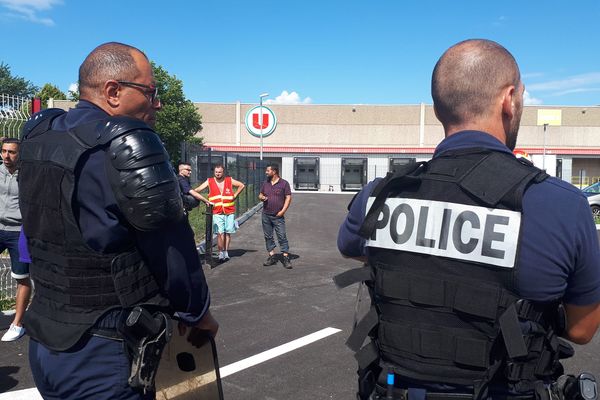 Une compagnie de CRS a délogé les grévistes.