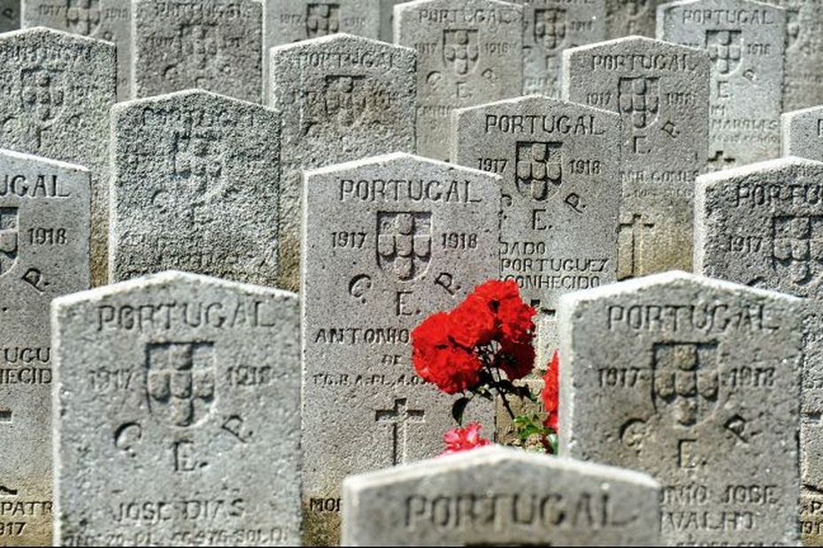 Le Cimetiere De Richebourg Haut Lieu De L Engagement Du Portugal En 1914 1918