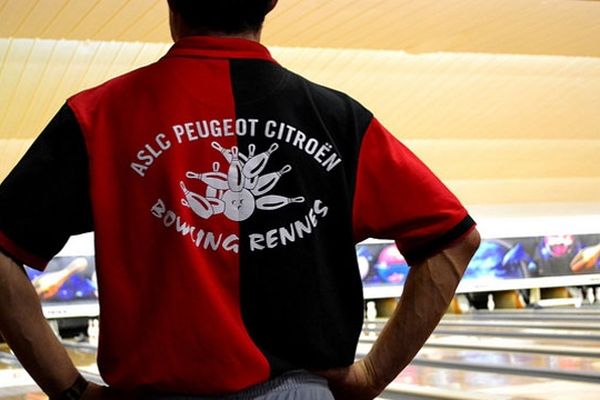 PSA bien plus qu'un boulot, les salariés se retrouvent entre eux pour des parties de bowling