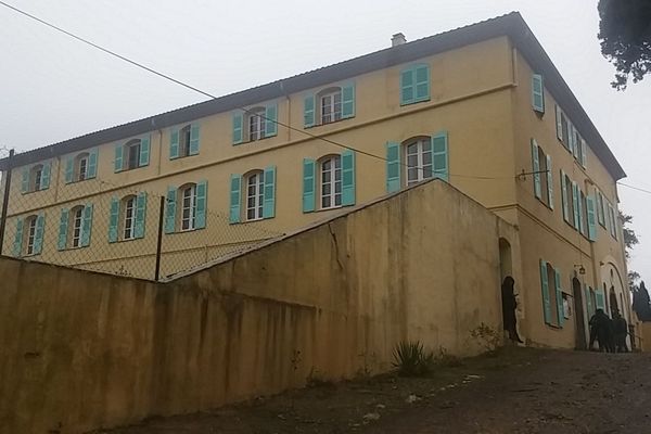 Monastère st Jean de La Croix - Saint Désert à Roquebrune sur Argens ce mardi matin