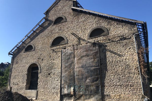 Érigée en 1870, cette halle sidérurgique à l'abandon, située à Longwy, va devenir un lieu culturel. Elle fait partie des quatre projets retenus par la Mission Bern en Lorraine en 2023.