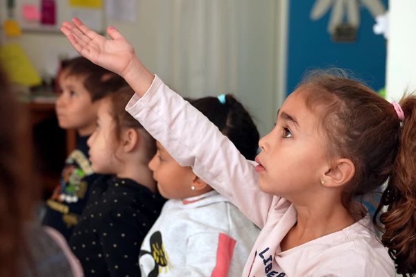 Avec des effectifs réduits dans les classes, l'enseignant peut proposer un suivi plus en adéquation avec les besoins des enfants.