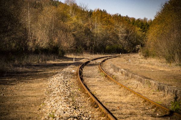 À la veille du déplacement du ministre des Transports et du PDG de la SNCF, un point sur les difficultés pour circuler en Limousin, sur les rails, mais également sur les routes et dans les airs.