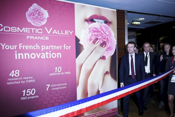 Le ministre de l'économie, de l'industrie et du numérique, Emmanuel Macron a inauguré le 15 octobre le salon de la Cosmetic Valley. 