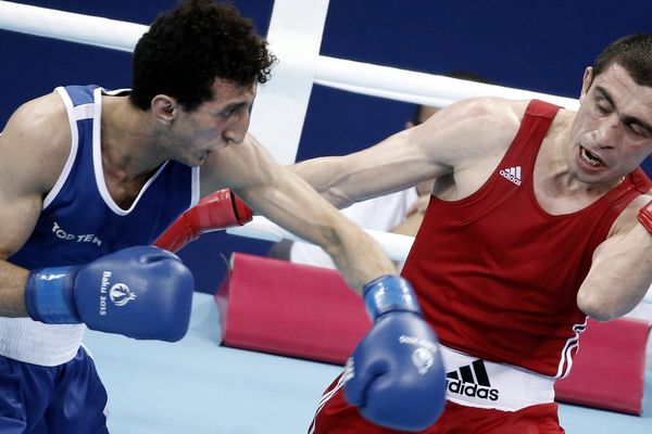 Sofiane Oumiha (en bleu) contre Albert Selimov, lors des jeux de Bakou