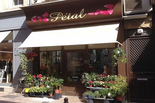 Carcassonne - l'agression de la fleuriste a eu lieu, jeudi soir, devant sa boutique - 17 avril 2014.