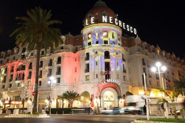 Les hôtels de la Promenade des Anglais aux couleurs de l'artiste Gaspare Di Caro.