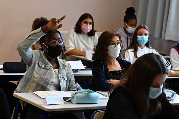 Désormais, les lycées pourront mettre en place des demi-groupes pour respecter le protocole sanitaire.