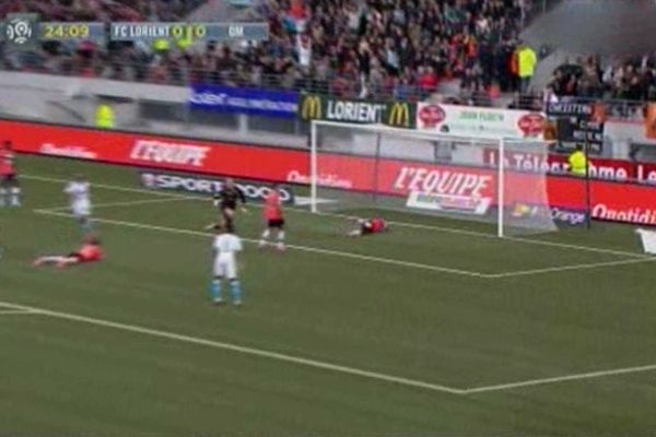 le seul but de la rencontre, Mathieu Valbuena décoche un tir qui trompe le gardien de Lorient