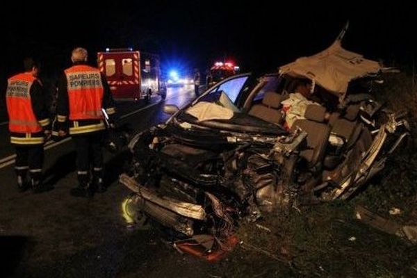 La voiture broyée après l'accident à Chasseneuil-sur-Bonnieure (16)