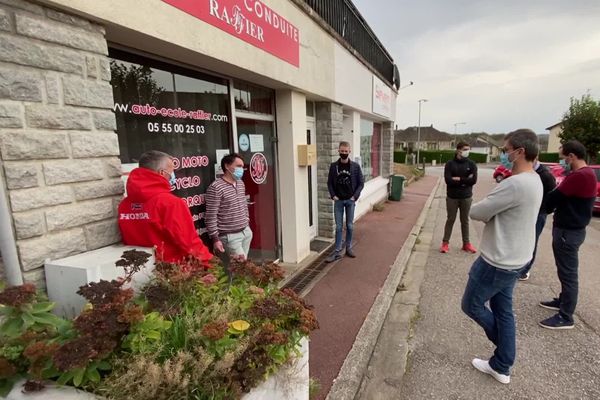 L'incohérence entre leur fermeture pour les leçons et le maintien de l'examen est dénoncée par les auto-écoles