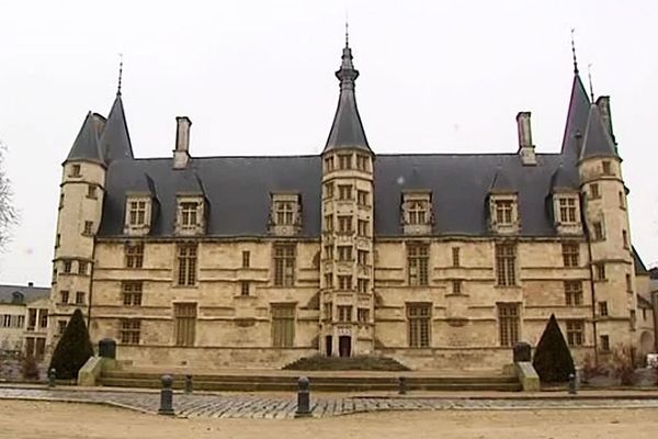 Le palais Ducal de Nevers jouxte les services municipaux