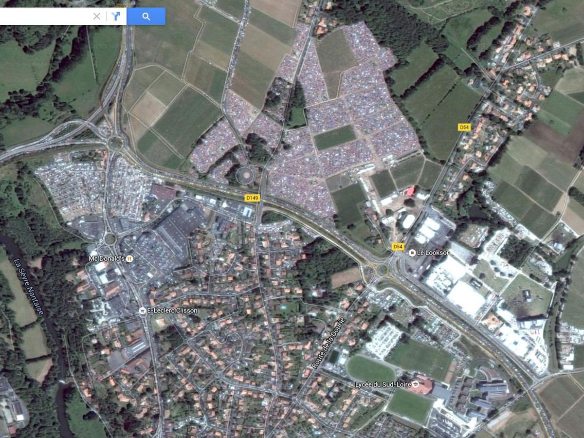 Clisson : le Hellfest 2015 vu du ciel avec Google Maps