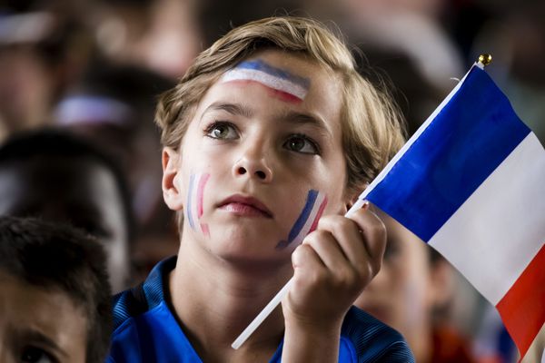 Un jeune supporter de l'équipe de France