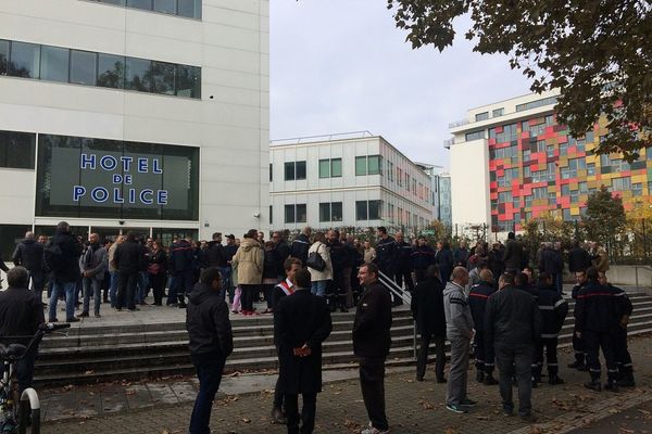 150 à 200 manifestants devant l'hôtel de police de Strasbourg