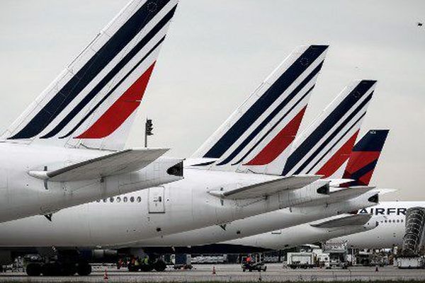 Une intersyndicale de la compagnie aérienne Air France a lancé le 22 février un mouvement pour réclamer des revalorisations des salaires. En avril, le personnel du groupe a observé 7 jours de grève.
