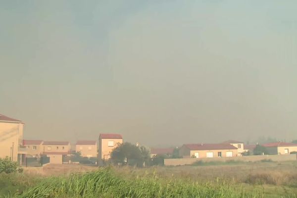 Plusieurs centaines d'habitants de Millas et Néfiach (Pyrénées-Orientales) ont dû être évacués par précaution lors de l'incendie du 18 juillet 2021.