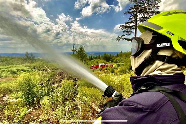 L'incendie a démarré peu avant 15 heures, ce dimanche 11 août, dans les communes de Durance et Barbaste dans le Lot-et-Garonne. Un important contingent de pompiers est présent sur place. Image d'illustration.