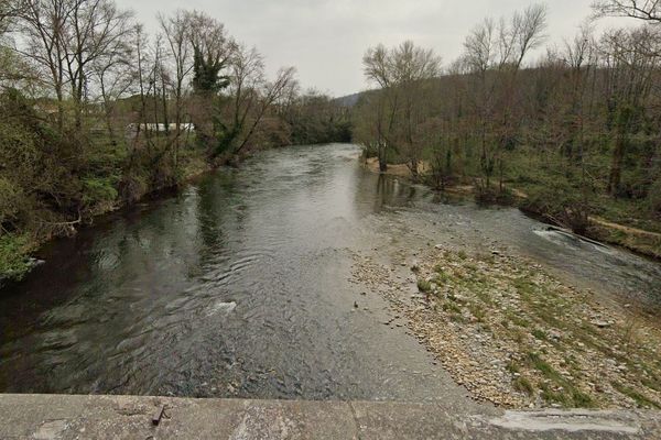 La rivière Ariège, vue depuis le pont neuf de Pamiers.