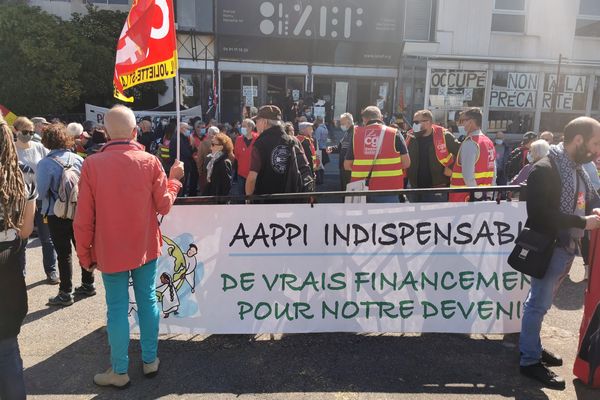 Manifestation des syndicats de l'UD CGT 13 devant le théâtre du Merlan pour demander le retrait de la réforme de l'assurance chômage, vendredi 23 avril 2021.