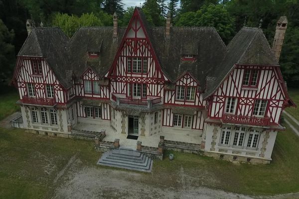 Le château de Commétreuil dans la Marne