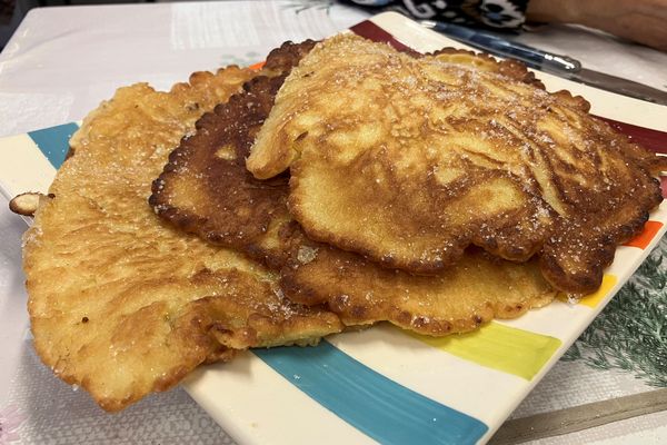 Les Äpfelkiechle d'Alphonsine Knaebel, saupoudrés de sucre et de cannelle.